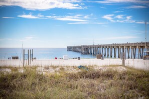 On the beach - EMERALD OASIS IN THE HEART OF PCB!  (Panama City Beach)