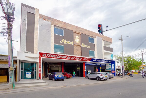 Fachada de la propiedad