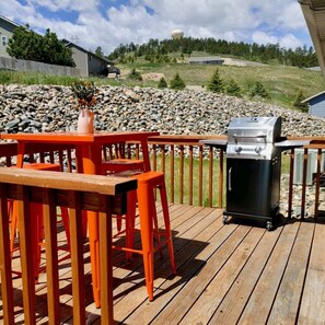 Outdoor dining - Modern Family Home in Rapid City – Perfect for Your Black Hills Adventure! (Rapid City)