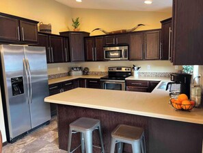 Fridge, microwave, oven, stovetop - Modern Family Home in Rapid City – Perfect for Your Black Hills Adventure! (Rapid City)