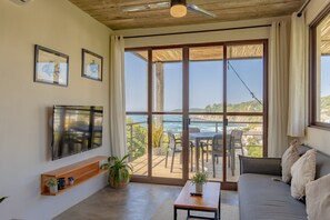 50-inch Smart TV with digital channels, TV, Netflix - Casa Mauna Boutique Hotel (San Pedro Pochutla)