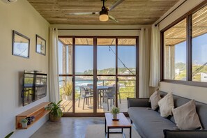 50-inch Smart TV with digital channels, TV, Netflix - Casa Mauna Boutique Hotel (San Pedro Pochutla)