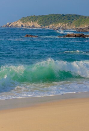 Beach nearby, white sand - Casa Mauna Boutique Hotel (San Pedro Pochutla)