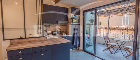 Fridge, microwave, oven, dishwasher