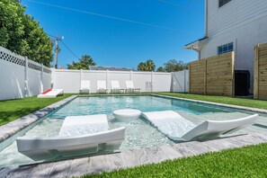 Pool - Coco Villa: Luxury stay, Heated Pool, 3 Blocks to Beach (Jacksonville Beach)