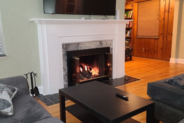 Een smart-tv en een stereo