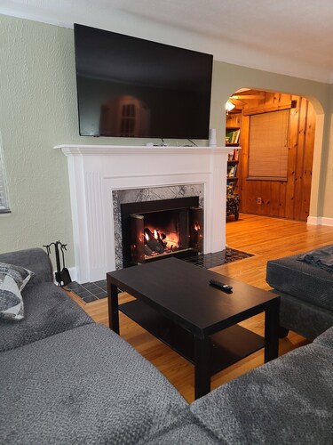 Adorable 3 bedroom with large backyard great for family fun