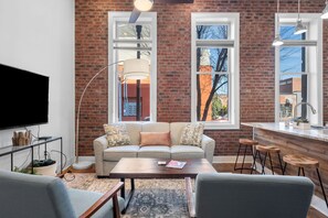 Living area - As Good As It Gets (Knoxville)