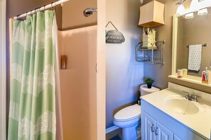 Sèche-cheveux, serviettes fournies