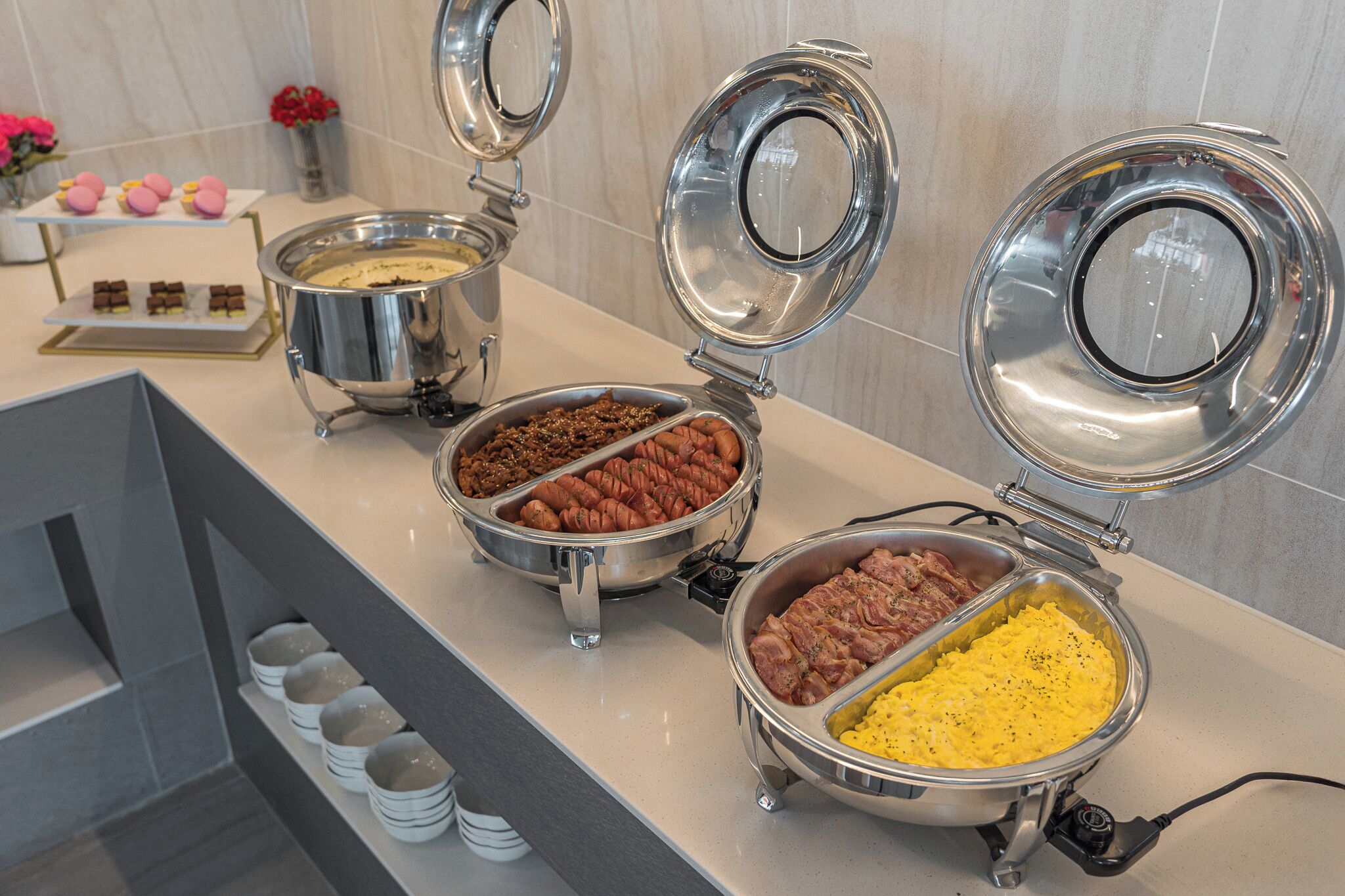 daily buffet breakfast (krw 19600 per person)