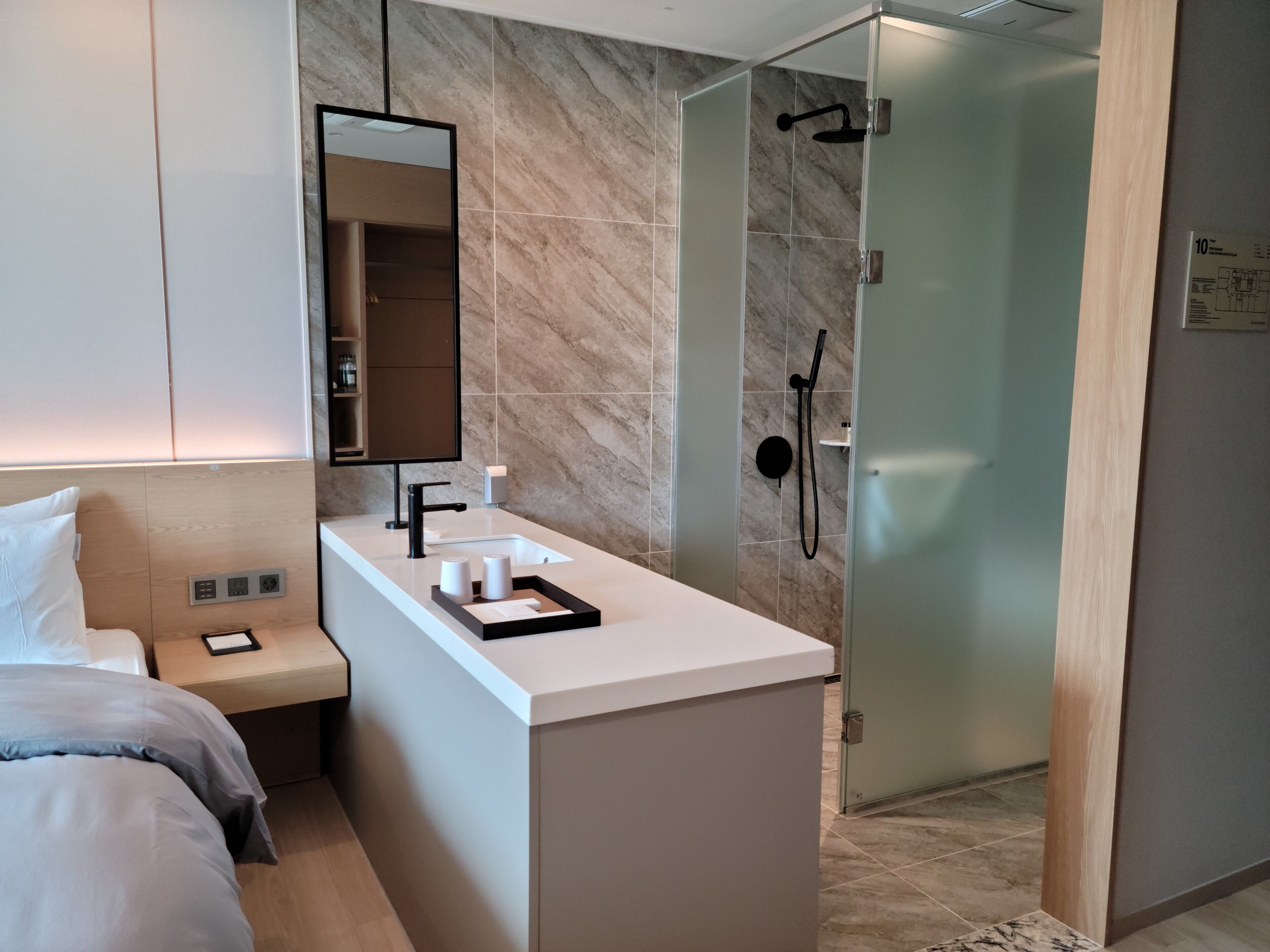 Executive Double | Desk, WiFi (free), bed sheets