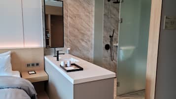 Executive Double | Desk, WiFi (free), bed sheets