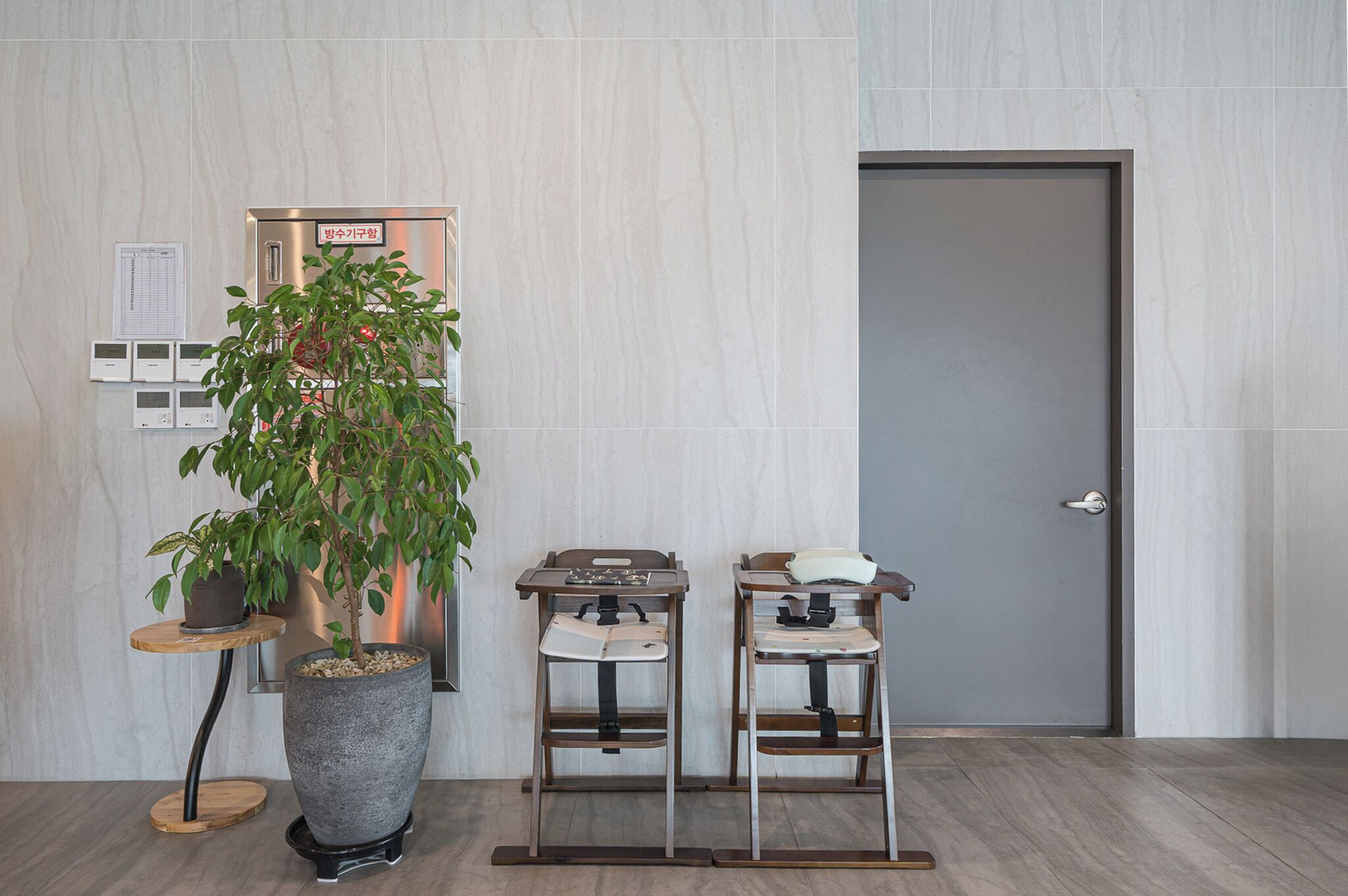 daily buffet breakfast (krw 19600 per person)