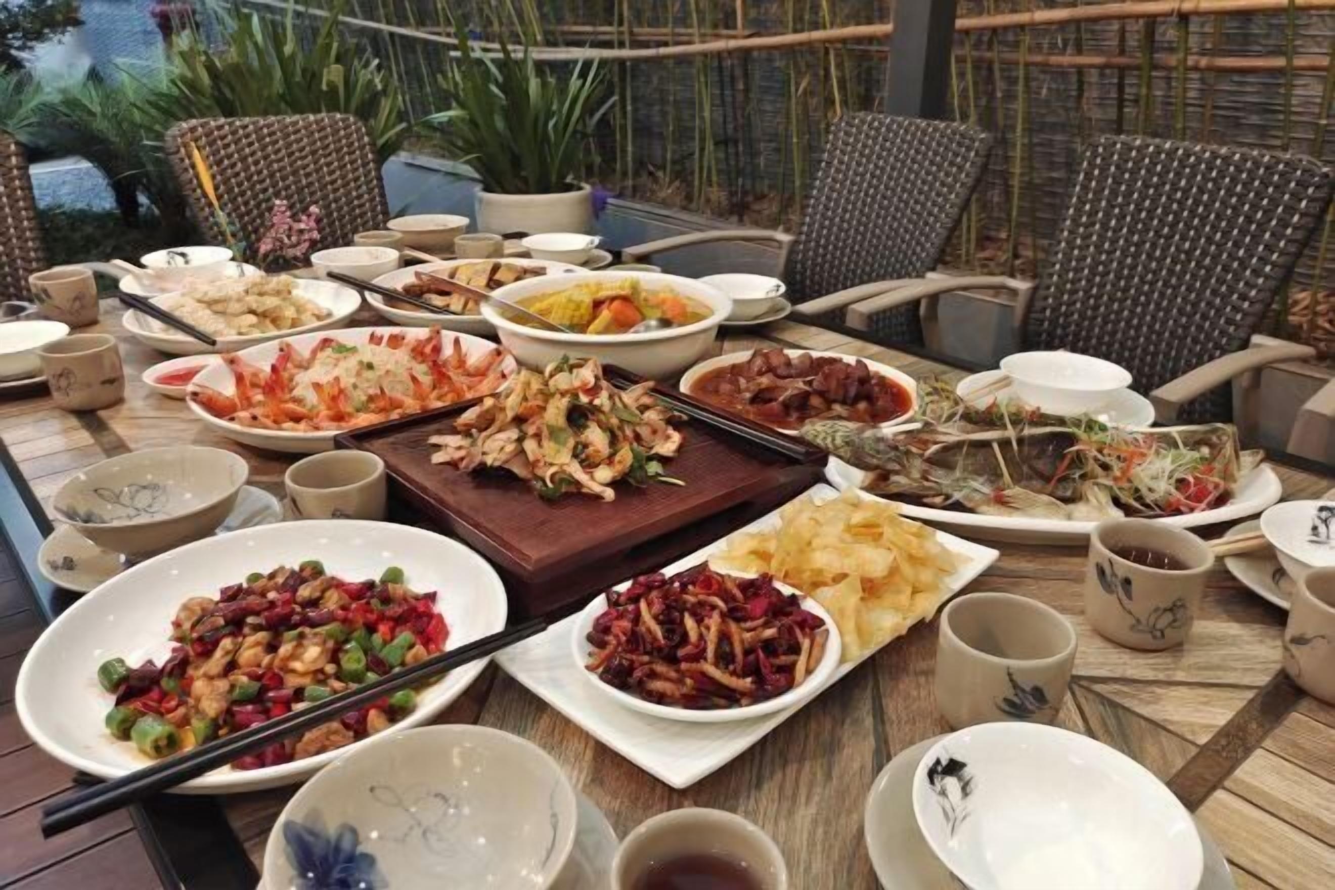 Khu ẩm thực ngoài trời