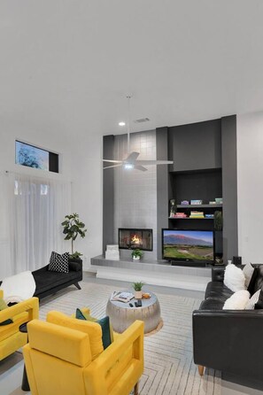 Téléviseur connecté, foyer, chaîne audio