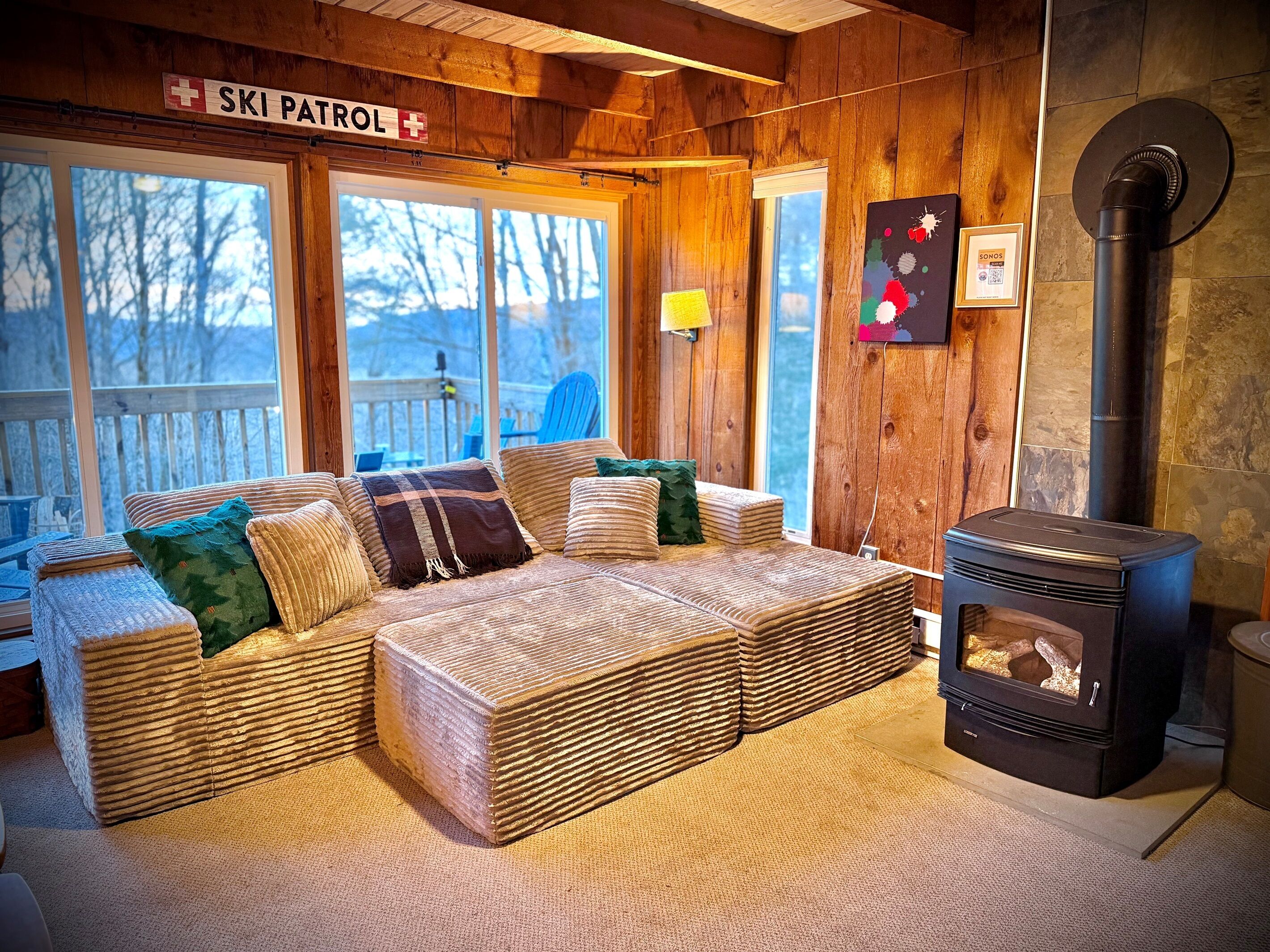 Smart TV, fireplace