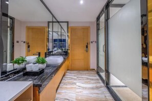 A modern bathroom with a marble floor, a large mirror, and a wooden door. - GeLi Hotel (Cenxi People's Hospital Bus Terminal) (Cenxi)