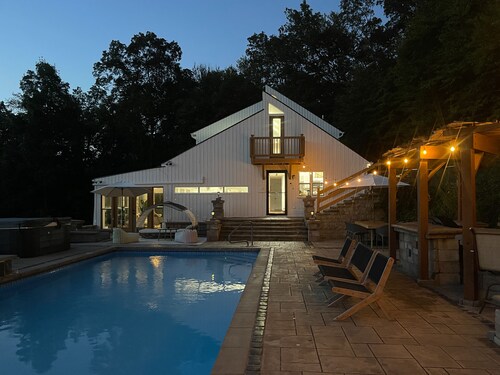 Scandinavian Peaceful Oasis, Mountain View, hot tub