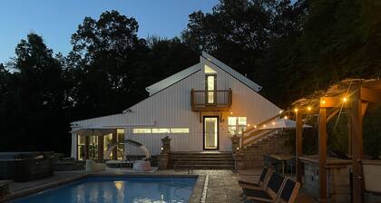 Scandinavian Peaceful Oasis, Mountain View, hot tub