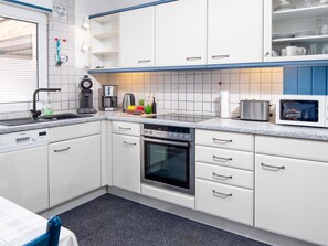 Kühlschrank, Mikrowelle, Ofen, Geschirrspüler