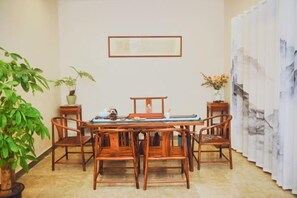 Khu ăn uống