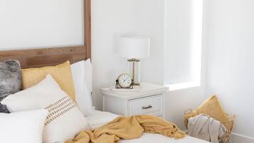 6 bedrooms, iron/ironing board, free WiFi, bed sheets