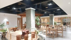 Lobby-lounge