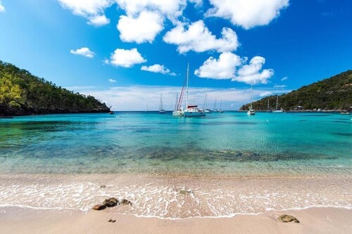 Between Sea and Ocean