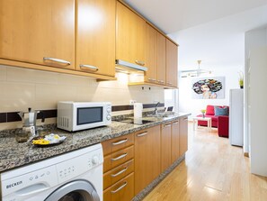 Fridge, microwave, stovetop, coffee/tea maker