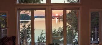 All season Bedford Lake House with sunset views on Devil Lake