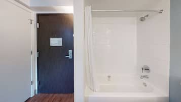 Basic Room, 1 King Bed, Bathtub | Bathroom | Hair dryer, towels