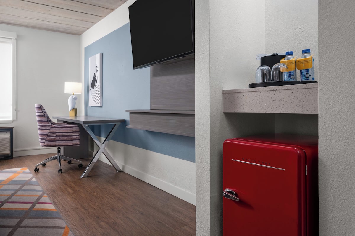 Standard Room, 1 King Bed (Walk-In Shower) | Desk, laptop workspace, iron/ironing board, free WiFi