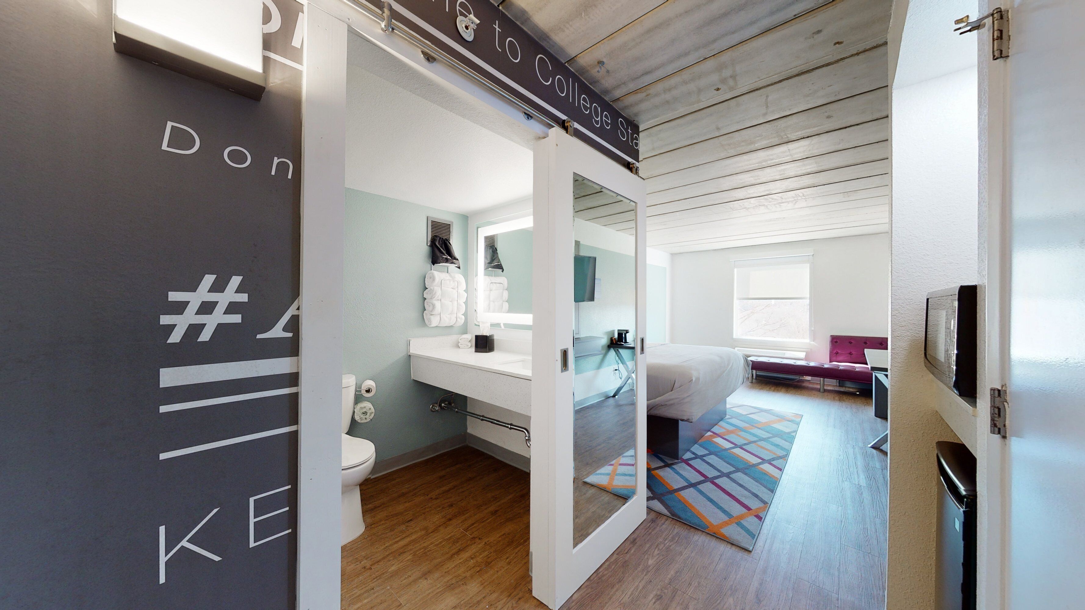 basic room, 1 king bed, accessible | bathroom | hair dryer, towels