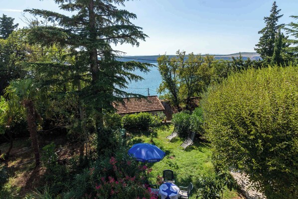 Property grounds - Holiday apartment mit Balkon und Meerblick (Jadranovo)