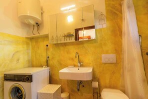 Shower - Holiday apartment mit Balkon und Meerblick (Jadranovo)