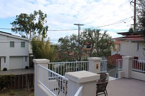 Terrace/patio - Quiet Granny Flat 1-1/2 Blocks to Beach, Bay, Tennis, and Hotel Del (Coronado)