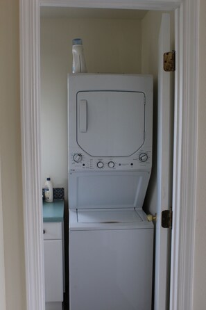 Interior - Quiet Granny Flat 1-1/2 Blocks to Beach, Bay, Tennis, and Hotel Del (Coronado)