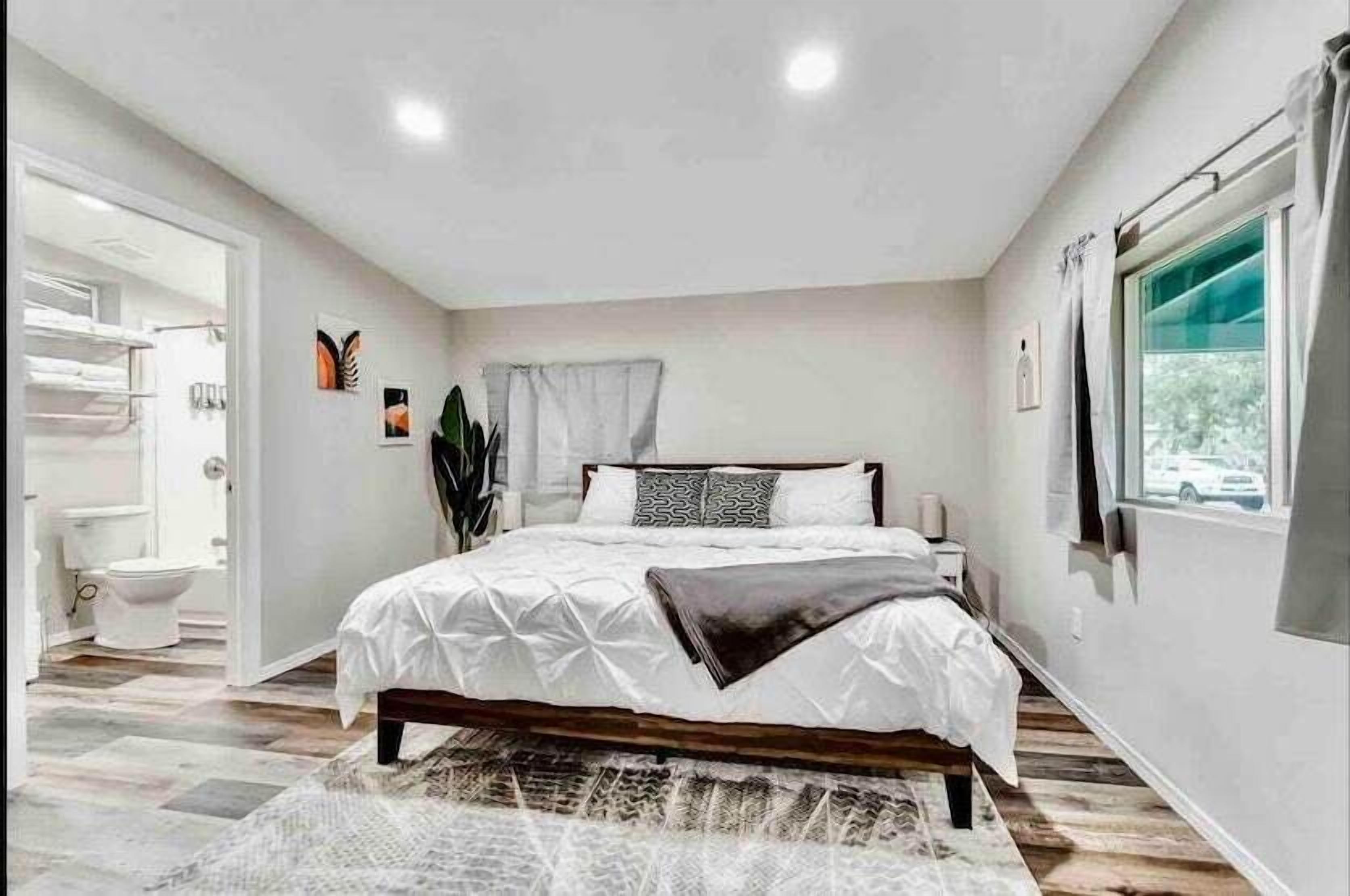 3 chambres, fer et planche à repasser