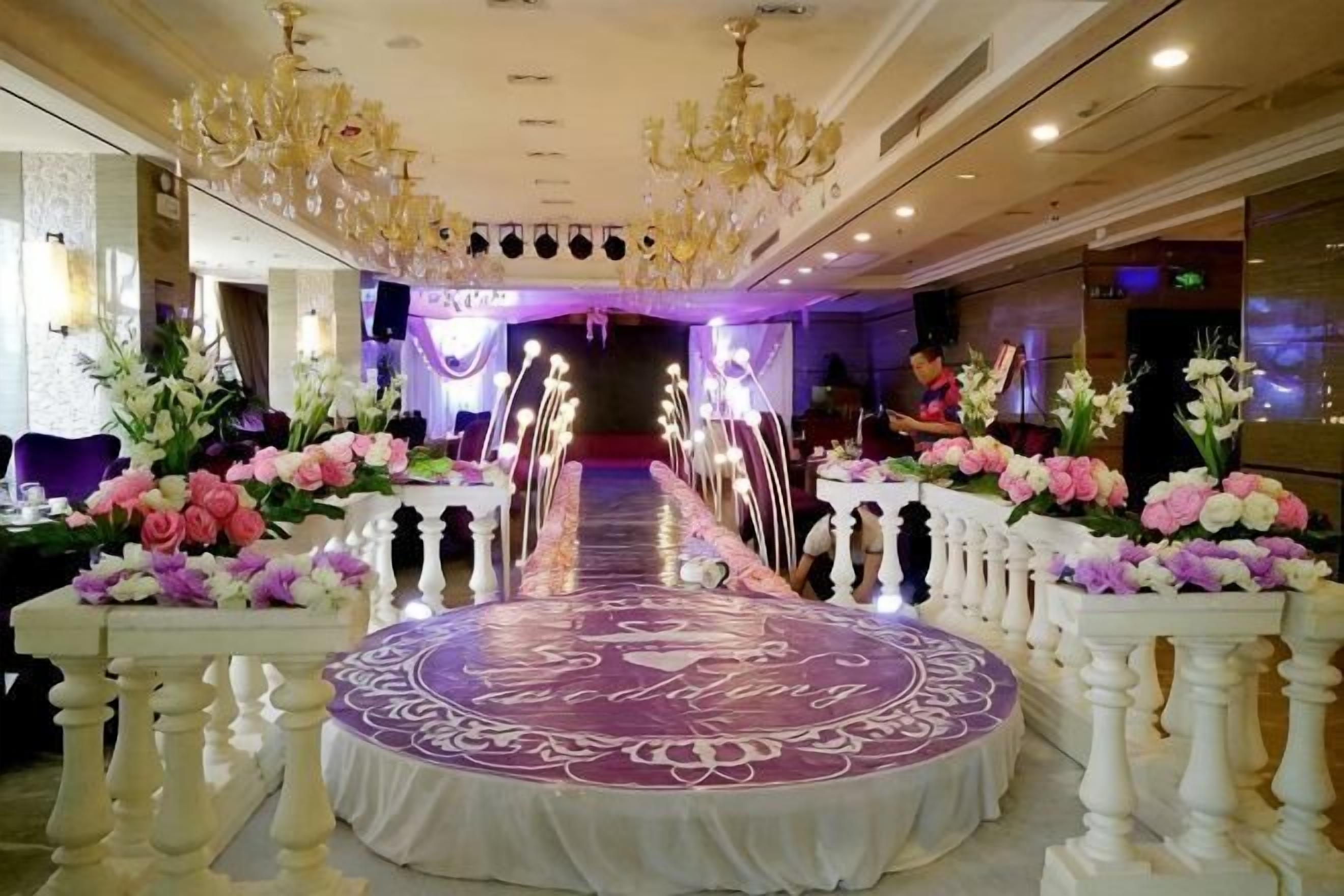 Khu tổ chức tiệc cưới trong nhà