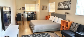 Private King Suite with W/D near LEGOLAND & Winter Haven Hospital
