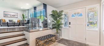 Luxury home 🔥HEATED POOL🔥 Home W/ outdoor living and Boat rental 🚤