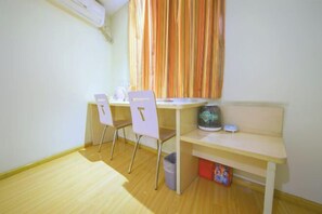 Room - 7 Days Holiday Hotel (Guiyang Gaicha Avenue Zhongshan Middle Road) (Guiyang)