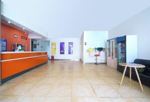 Lobby - 7 Days Holiday Hotel (Guiyang Gaicha Avenue Zhongshan Middle Road) (Guiyang)