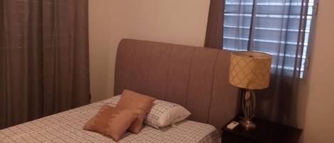 3 bedrooms, iron/ironing board, free WiFi, bed sheets