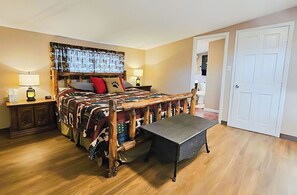 3 habitaciones, tabla de planchar con plancha y cuna de viaje 