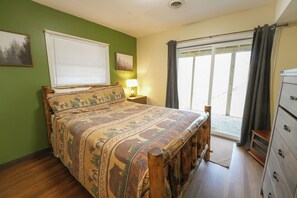 3 bedrooms, iron/ironing board, travel cot, free WiFi