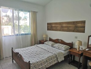 1 bedroom, desk, iron/ironing board, WiFi