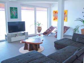 テレビ、ステレオ