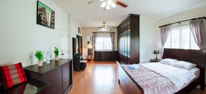 3 bedrooms, iron/ironing board, WiFi, bed sheets - Captivating 3-Bed Villa in Muang Pattaya (Muang Pattaya)