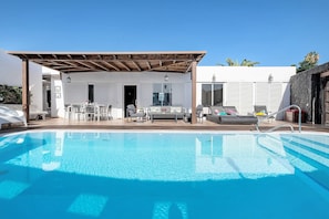 Pool - Vacation Villa 'Fae' with Private Pool, Private Terrace and Wi-Fi (Playa Blanca)